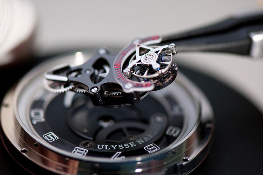 泰格豪雅售后中心（泰格豪雅表把划痕）