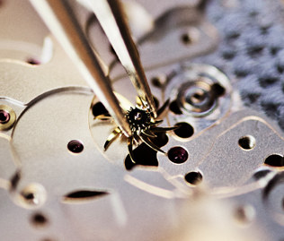 泰格豪雅手表维修价格查询官网（泰格豪雅皮带断裂）