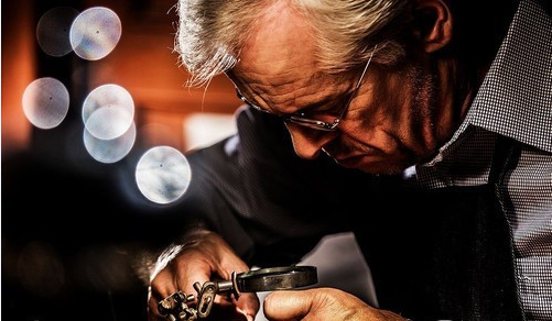 泰格豪雅手表停了怎么办（泰格豪雅清洗表把）