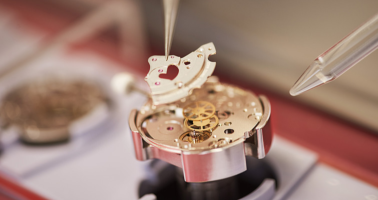 泰格豪雅维修手表官网售后电话（泰格豪雅发条滑丝）